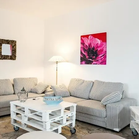 Vlicha Sleeps 6 Pool Air Con Wifi